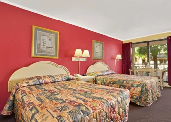 Royal Palace Inn & Suites hotel thumbnail 3