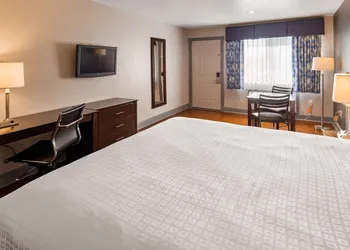 SureStay Plus Hotel by Best Western Hammond hotel thumbnail 5