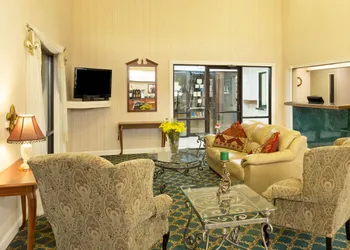 Super 8 by Wyndham Covington hotel thumbnail 2