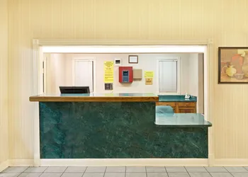 Super 8 by Wyndham Covington hotel thumbnail 3