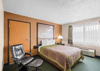 Super 8 by Wyndham Jefferson hotel thumbnail 4