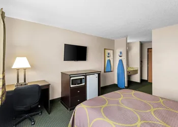 Super 8 by Wyndham Jefferson hotel thumbnail 5