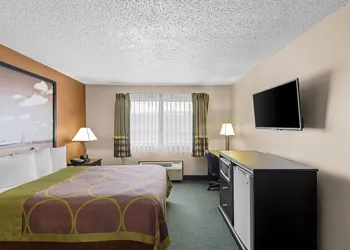 Super 8 by Wyndham Jefferson hotel thumbnail 6