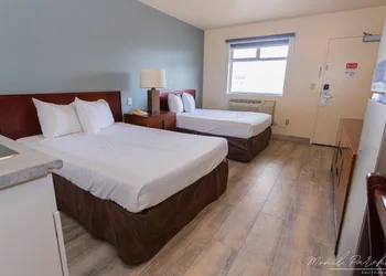 Empire Inn & Suites hotel thumbnail 7