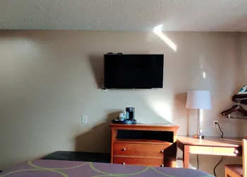 Super 8 by Wyndham Champaign hotel thumbnail 7