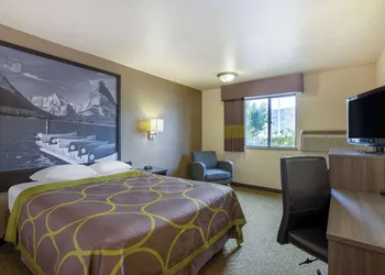 Super 8 by Wyndham Butte MT hotel thumbnail 4