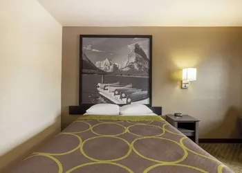 Super 8 by Wyndham Butte MT hotel thumbnail 5