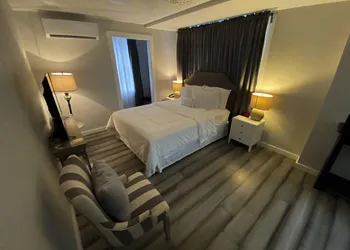 Artisan Downtown hotel thumbnail 8