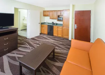 Super 8 by Wyndham Southaven hotel thumbnail 8