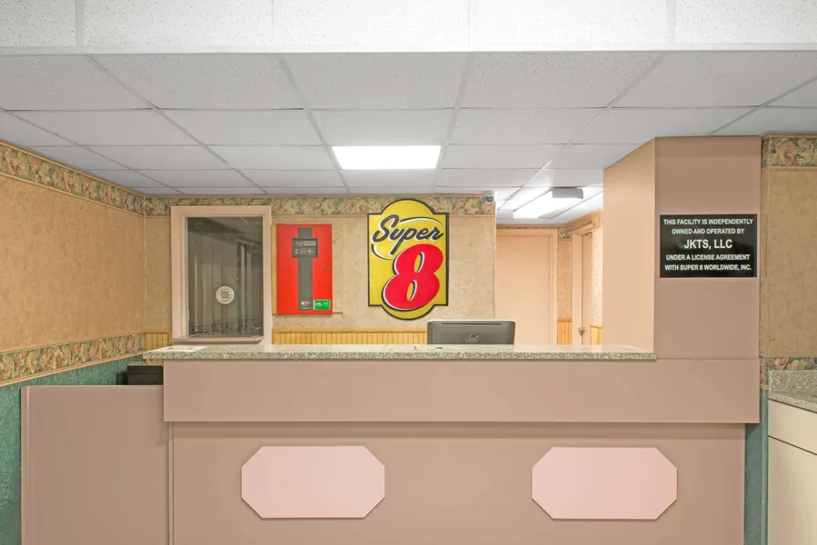 Super 8 by Wyndham Wapakoneta hotel detail image 2