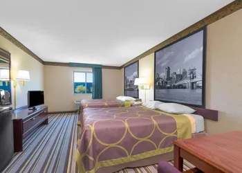 Super 8 by Wyndham Wapakoneta hotel thumbnail 3