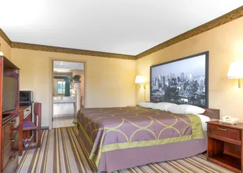 Super 8 by Wyndham Wapakoneta hotel thumbnail 7