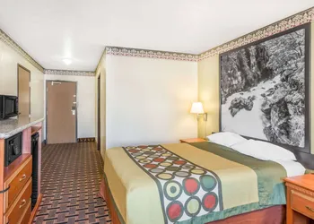 Super 8 by Wyndham Grants Pass hotel thumbnail 4