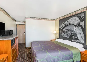 Super 8 by Wyndham Grants Pass hotel thumbnail 7