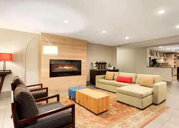 Country Inn & Suites by Radisson, Cedar Rapids Airport, IA hotel thumbnail 2
