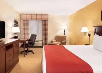 Country Inn & Suites by Radisson, Cedar Rapids Airport, IA hotel thumbnail 5