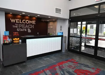 Hampton Inn Valdosta/Lake Park Area hotel thumbnail 2