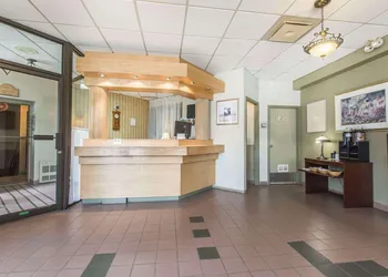 Quality Hotel & Suites hotel thumbnail 3