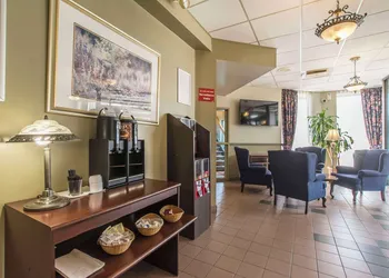 Quality Hotel & Suites hotel thumbnail 4