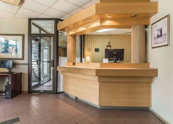 Quality Hotel & Suites hotel thumbnail 5