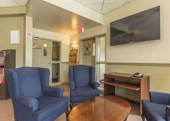 Quality Hotel & Suites hotel thumbnail 6