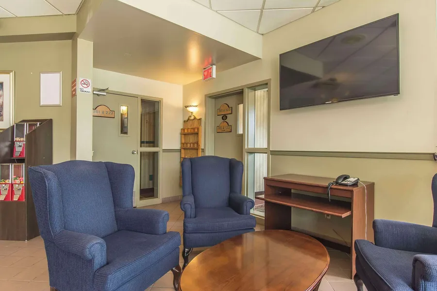 Quality Hotel & Suites hotel detail image 6