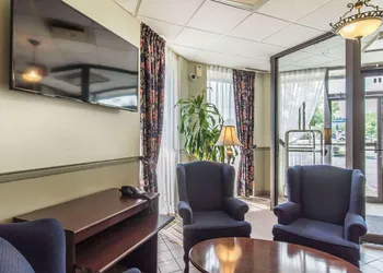 Quality Hotel & Suites hotel thumbnail 7