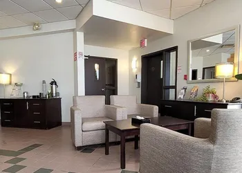 Quality Hotel & Suites hotel thumbnail 8