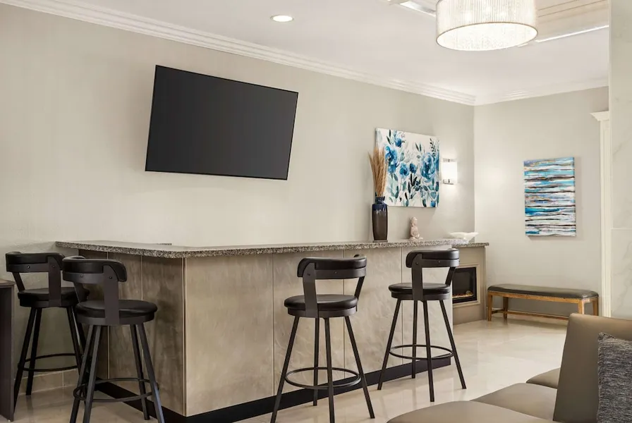 La Quinta Inn & Suites by Wyndham Brownsville North hotel detail image 2