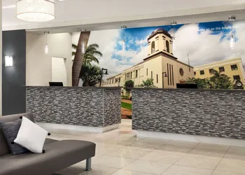 La Quinta Inn & Suites by Wyndham Brownsville North hotel thumbnail 3