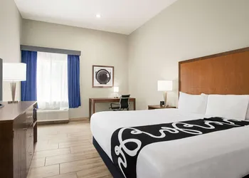 La Quinta Inn & Suites by Wyndham Brownsville North hotel thumbnail 5