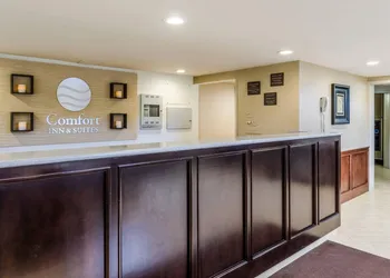 Comfort Inn & Suites West Springfield hotel thumbnail 2