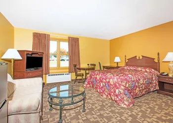 Knights Inn Hadley hotel thumbnail 3