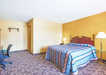 Knights Inn Hadley hotel thumbnail 7