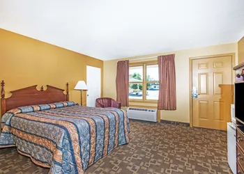 Knights Inn Hadley hotel thumbnail 8