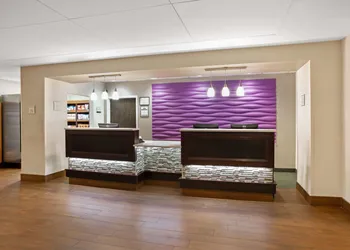 La Quinta Inn & Suites by Wyndham Springfield MA hotel thumbnail 2