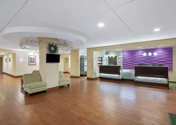 La Quinta Inn & Suites by Wyndham Springfield MA hotel thumbnail 3
