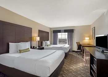 La Quinta Inn & Suites by Wyndham Springfield MA hotel thumbnail 7