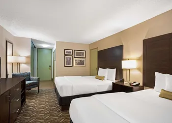 La Quinta Inn & Suites by Wyndham Springfield MA hotel thumbnail 8