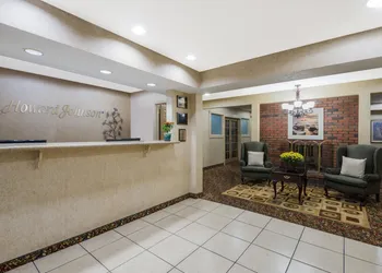 Howard Johnson by Wyndham Springfield hotel thumbnail 2