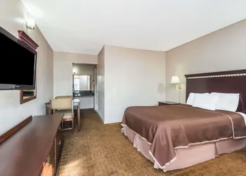 Howard Johnson by Wyndham Springfield hotel thumbnail 3