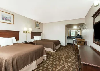 Howard Johnson by Wyndham Springfield hotel thumbnail 4