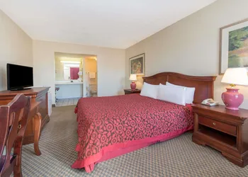 Days Inn & Suites by Wyndham Dayton North hotel thumbnail 3