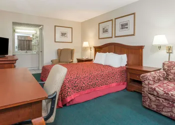 Days Inn & Suites by Wyndham Dayton North hotel thumbnail 6