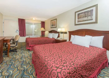 Days Inn & Suites by Wyndham Dayton North hotel thumbnail 7