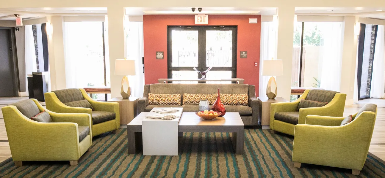 Hampton Inn & Suites Tempe/Phoenix Airport, AZ hotel detail image 2