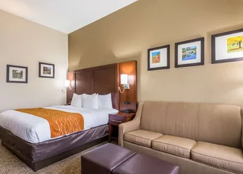 Comfort Inn & Suites Dayton North hotel thumbnail 5
