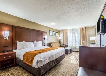 Comfort Inn & Suites Dayton North hotel thumbnail 6