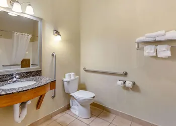 Comfort Suites South Point - Huntington hotel thumbnail 6