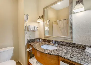 Comfort Suites South Point - Huntington hotel thumbnail 8